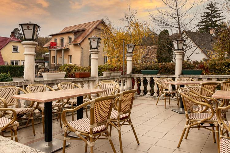 Hotel Hegyalja Etterem Es Panzio Zsámbék Exteriér fotografie